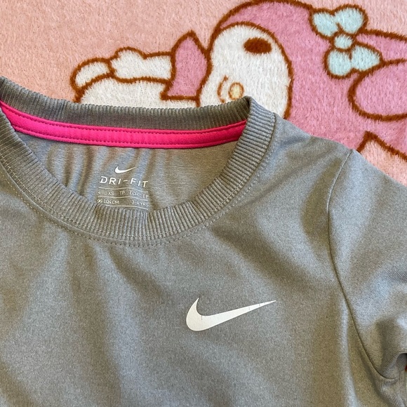 Nike - Picture 2 of 4